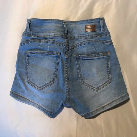Distressed light wash high waisted shorts - Picture 5 of 5